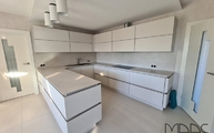 Küche in Gangelt mit Albarium Dekton Arbeitsplatten und Rückwände