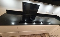 Negro Stellar Silestone Arbeitsplatte und Rückwand