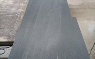Produktion - Ausklinkung in der Aged Dark Porcelanosa Arbeitsplatte