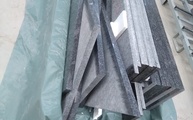 Jeweils 15 Granit Tritt-, Setzstufen und Sockel aus dem Matertial Steel Grey