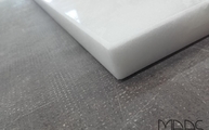 Produktion - Gefaste Kanten der Marmorplatte Namibia White