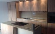 Lieferung und Montage der Caesarstone 4230 Shitake Arbeitsplatten