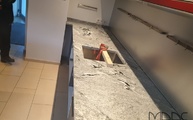 Viscont White Granit Arbeitsplatten und Wischleisten auf der Küchenzeile