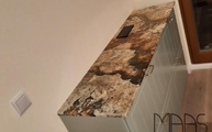Sideboard mit Atlas Granit Arbeitsplatte