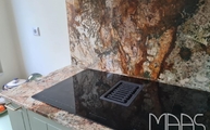 Atlas Granit Arbeitsplatte mit Ceranfeld