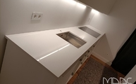 2141 Snow Caesarstone Arbeitsplatte mit zwei Ausschnitten