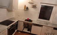 L-Küche in Hamburg mit Bianco Carrara CD Marmor Arbeitsplatten montiert