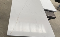 Produktion - Ausschnitt in der Ethereal Glow Silestone Arbeitsplatte