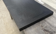 Produktion - Granit Arbeitsplatte Nero Assoluto India für das Sideboard