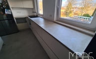 Küchenzeile mit Ars Beige Porcelanosa Arbeitsplatten