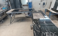 Produktion - Black Cosmic Granit Arbeitsplatten mit Ausschnitten