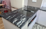 Ceranfeld in der Black Cosmic Granit Arbeitsplatte