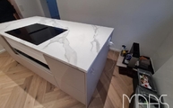 Ceranfeld in der Classic Statuario Infinity Arbeitsplatte