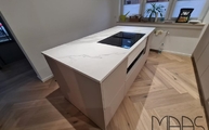Classic Statuario Infinity Arbeitsplatte mit Ceranfeld