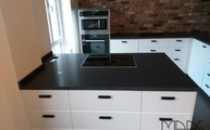 IKEA Küche in Hürth mit Nero Assoluto Zimbabwe Granit Arbeitsplatten
