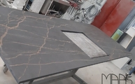 Produktion - Ausschnitt in der Laurent Dekton Arbeitsplatte