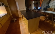 Kücheninsek mit Laurent Dekton Arbeitsplatte