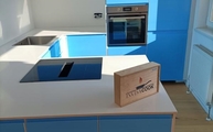 IKEA Küche mit Absolute Blanc Compac Arbeitsplatten