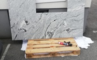 Lieferung der Granit Arbeitsplatte Viscont White in Innsbruck