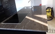 Kücheninsel mit Brown Silk Granit Arbeitsplatte