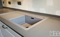 Spüle in der Caesarstone 2003 Concrete Arbeitsplatten