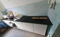 Küchenzeile in Kaiserslautern mit zwei Granit Nero Assoluto Zimbabwe Arbeitsplatten