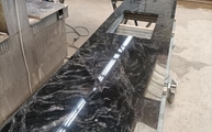 Produktion - Black Forest Granit Arbeitsplatte mit Ausschnitt