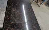 Produktion - Polierte Tan Brown Granit Arbeitsplatte