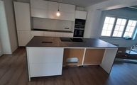 Pietra Grey Infinity Arbeitsplatten und Seitenwangen in Kerpen montiert