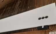 Produktion - Bohrungen in der Ice White K2 Quarz Rückwand