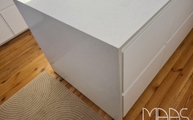 Ice White K2 Quarz Arbeitsplatte und Seitenwange