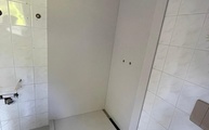 Badezimmer in Koblenz mit Silestone Duschwänden und Duschtasse Blanco Norte