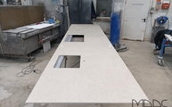 Produktion - Ausschnitte in der Bottega Caliza Porcelanosa Arbeitsplatte
