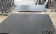 Produktion - Zwei Krishna Black Granit Seitenwangen