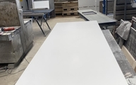 Produktion - Absolute Blanc Compac Arbeitsplatte