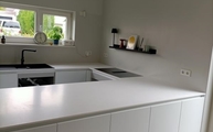 Montage der Absolute Blanc Compac Arbeitsplatten in Köln