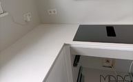 Eckplatte aus dem Absolute Blanc von Compac