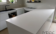 Montage in Köln der Absolute Blanc Compac Arbeitsplatten