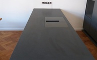 Küchenblock mit Assoluto Black Extra Granit Arbeitsplatte - Ceranfeld flächenbündig eingebaut