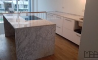 Montage der Bianco Gioia Venatino Marmor Arbeitsplatten in Köln