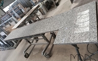 Produktion - Bianco Sardo Granit Arbeitsplatte mit Ausklinkung