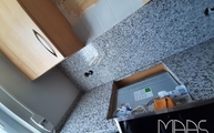 Ausschnitt in der Bianco Sardo Granit Arbeitsplatte