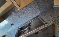 Spüle in der Bianco Sardo Granit Arbeitsplatte