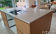 Kücheninsel mit Trani Ivory CTX - Basic Keramik Arbeitsplatte