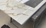 Produktion - Nature Oberflächen der Calacatta Gold Porcelanosa Arbeitsplatten