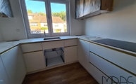 U-förmige Küche in Köln mit Calacatta Gold Porcelanosa Arbeitsplatten
