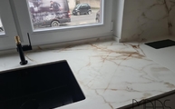 Calacatta Gold Porcelanosa Arbeitsplatte mit Unterbauspüle