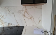 Calacatta Gold Porcelanosa Arbeitsplatte mit Kochfeld