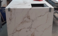Produktion - Calacatta Gold Porcelanosa Arbeitsplatte und Seitenwange