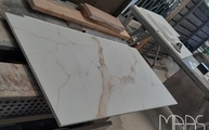 Produktion - Calacatta Gold Porcelanosa Arbeitsplatte in 1,2 cm 